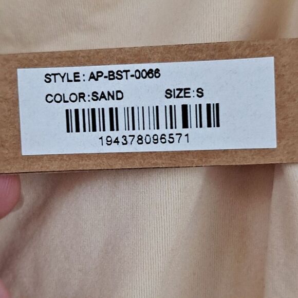 Skims ladies bodysuit NWT - Picture 4 of 9